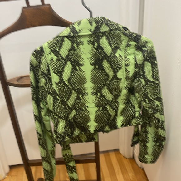 BCBG green snake print leather biker jacket BNWT 648us $ - Picture 2 of 4